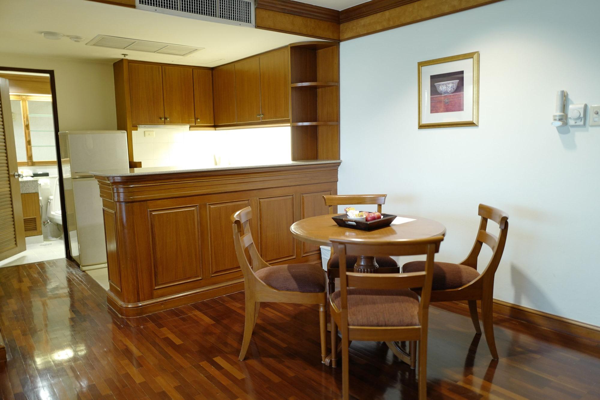 Отель Bliston Suwan Park View 4*
